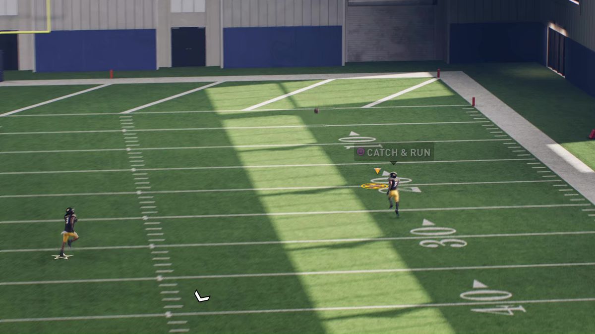 A player prepares to catch a pass in College Football 25 with no graphics on screen because of the classic passing control scheme 