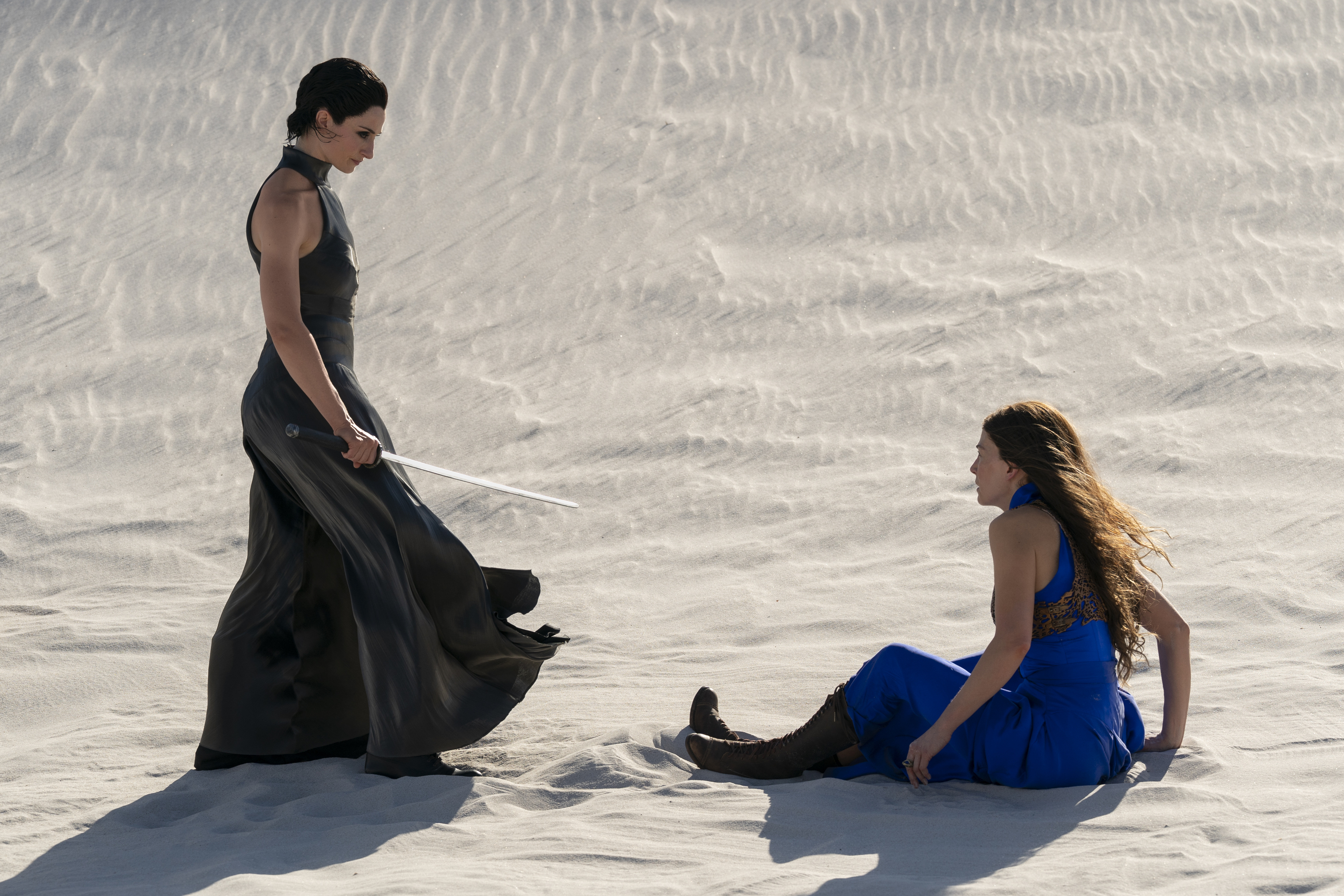 Natasha O’Keeffe (Lanfear), Rosamund Pike (Moiraine Damodred)