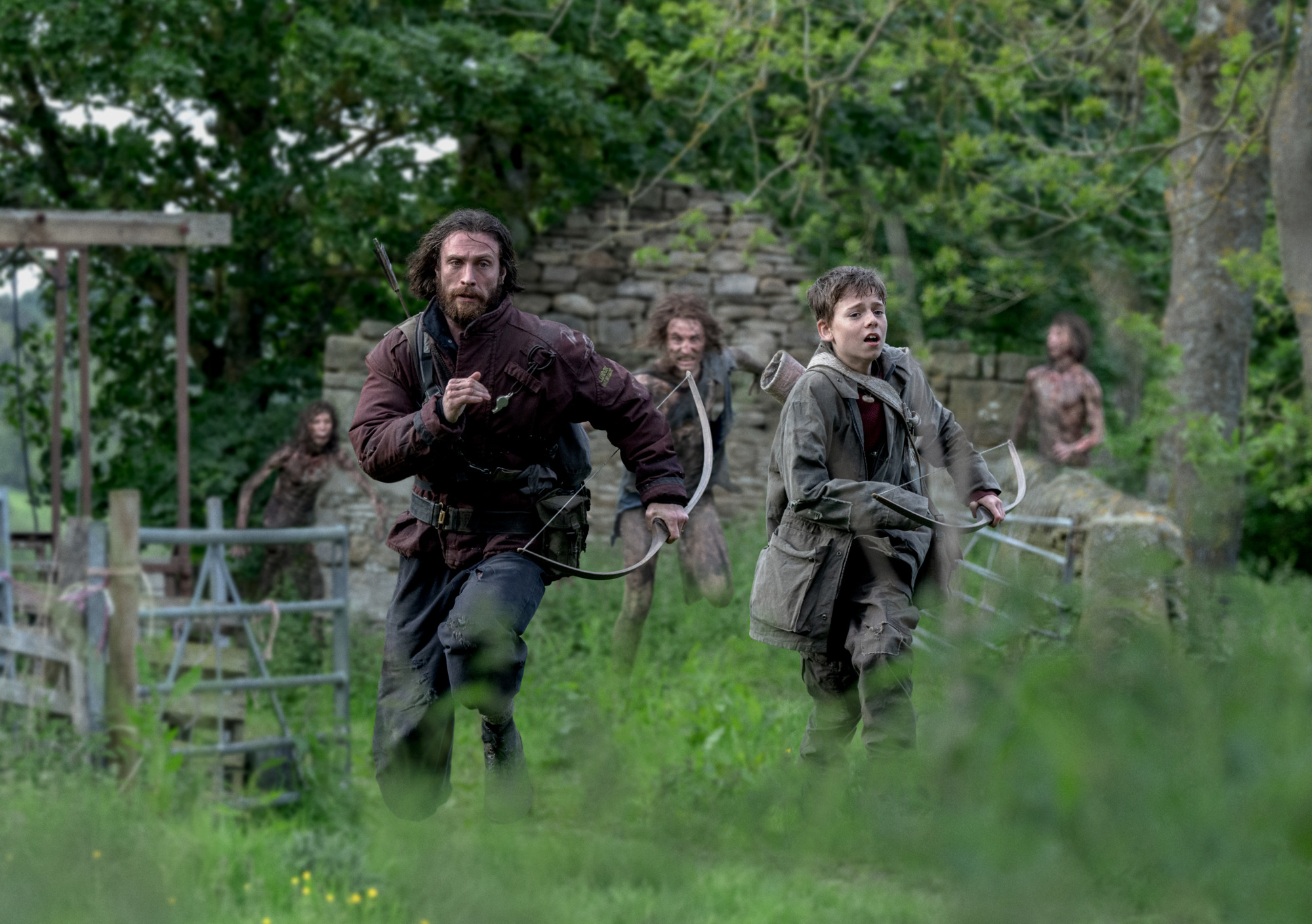 Father and son run from zombies in 28 Years Later